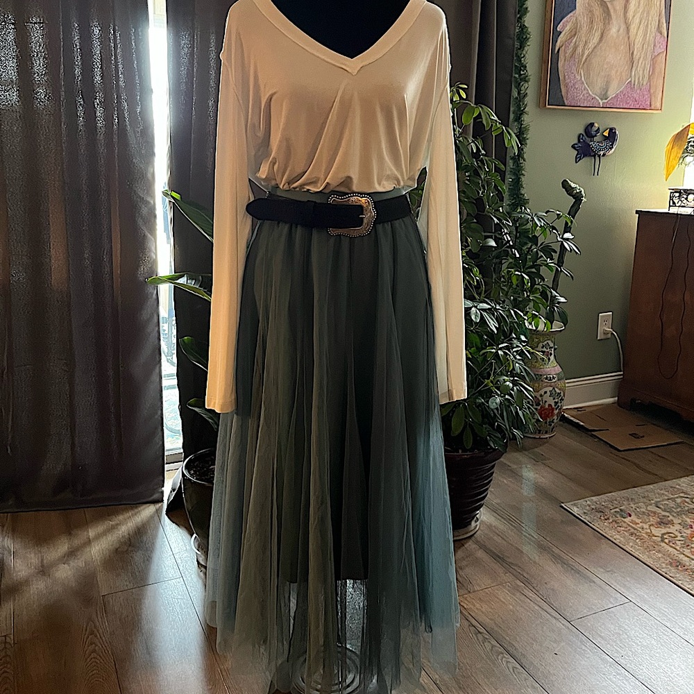 Long sleeve white v neck tunic. New. Size X-LARGE.